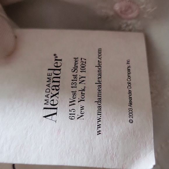 Madame Alexander rare doll was given to me never touched card on porcelain - Picture 6 of 9